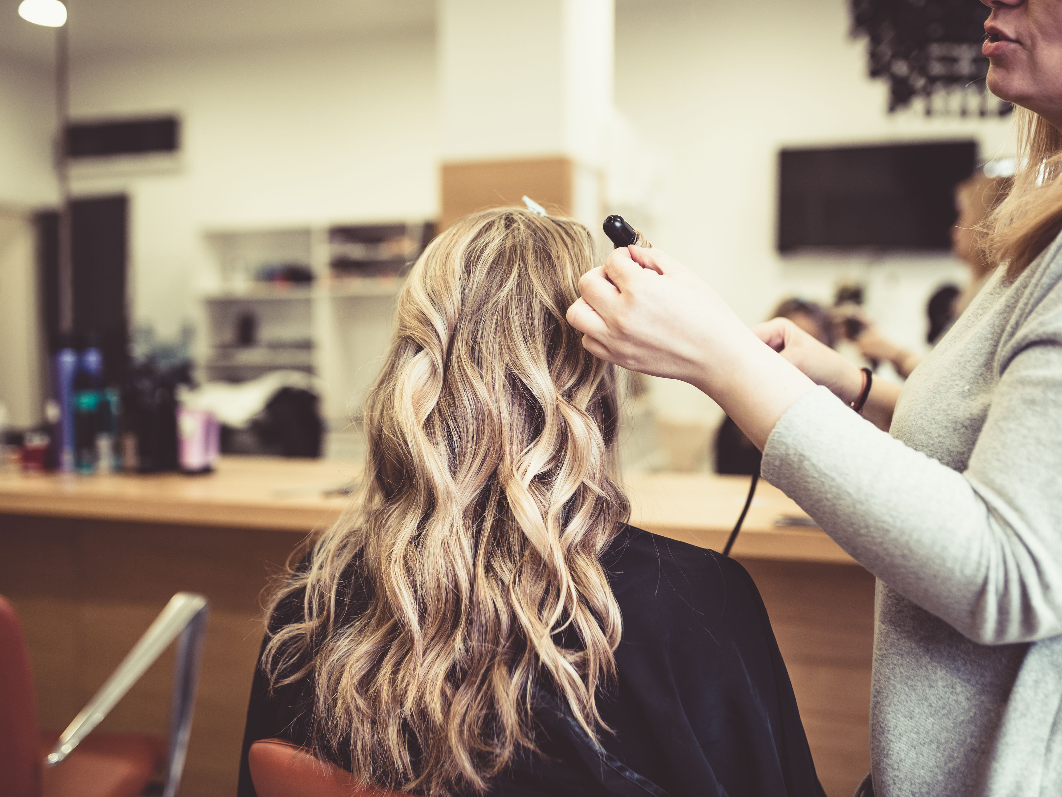 Укладка коктейльная в студии красоты Clips Tips